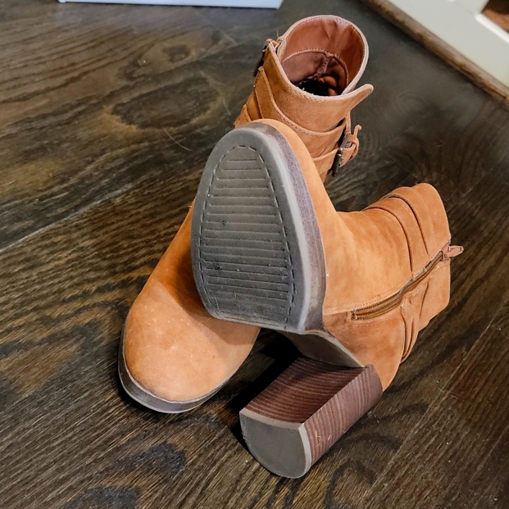 Shoes - Picture 3 of 3